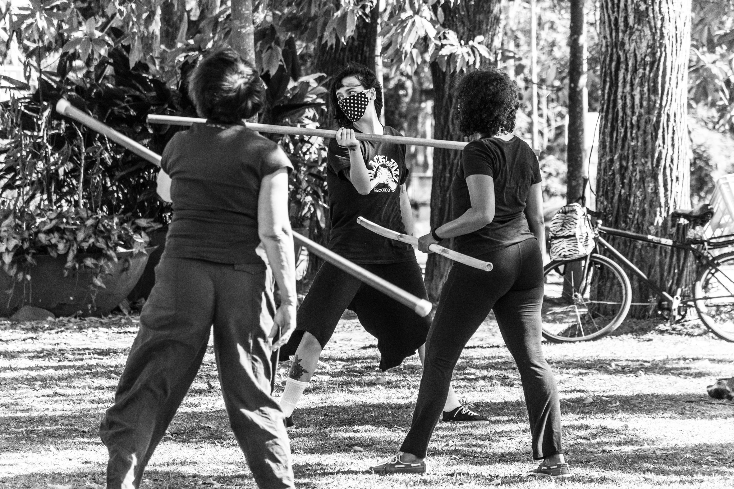 Prática de Taijiquan com bastões