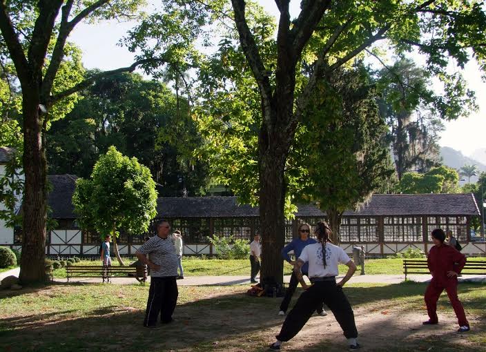 Prática de Chi Kung no parque